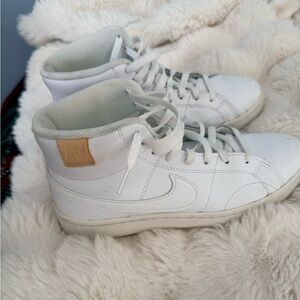 Nike Womens Court Royale 2 White Shoes Sneakers Size 8.5